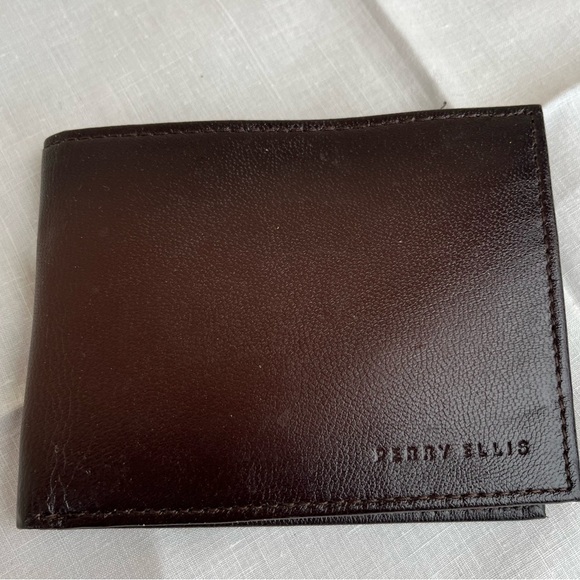 Perry Ellis Slim Men’s Bifold Brown Leather credit card Wallet - Picture 1 of 5